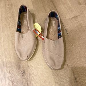 Beige Toms!
